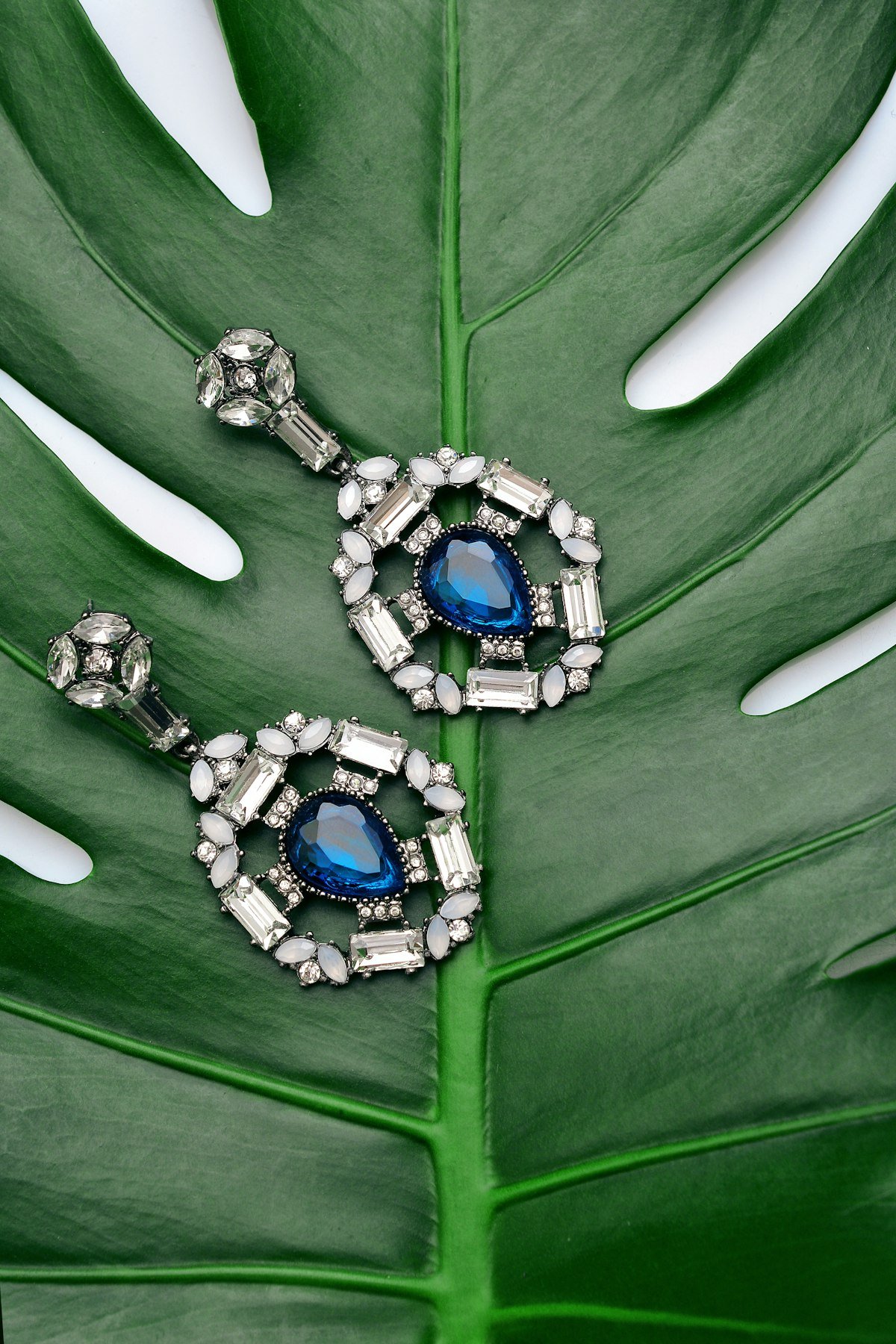 2026 New Circular Jewelry Showcase Design High-End Retail